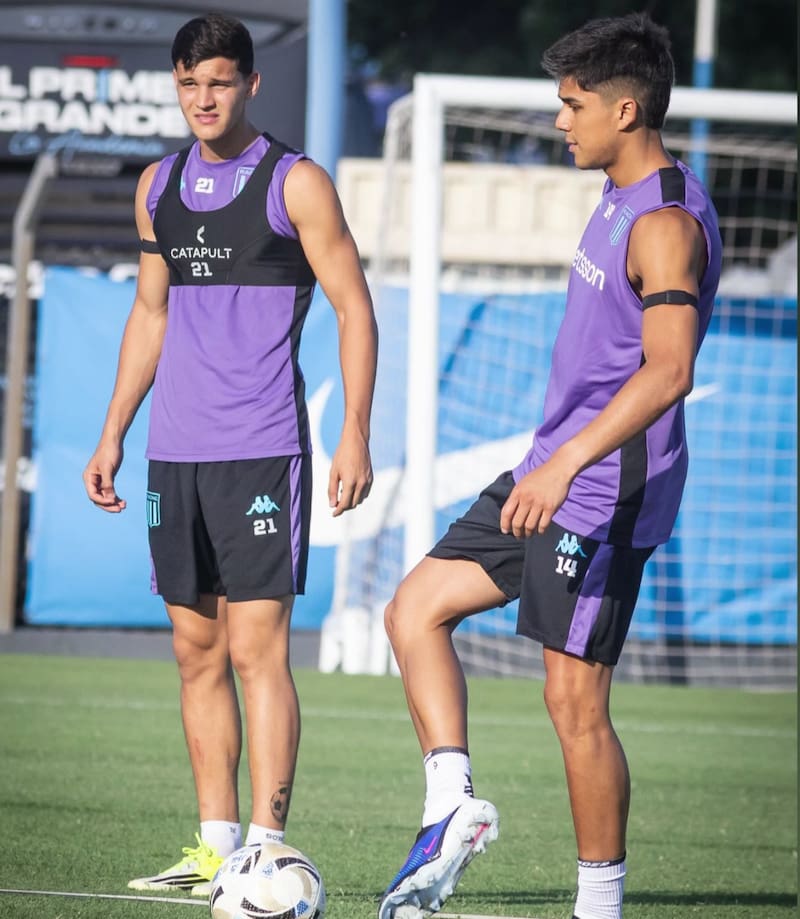 Damián Pizarro en entrenamiento ayer con sus compañeros, tras recuperarse de su desgarro. Foto: @dpizarro9