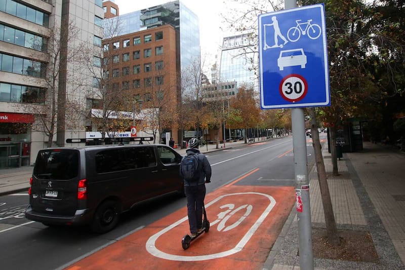 Conoce las empresas disponibles en Santiago para andar en scooters.