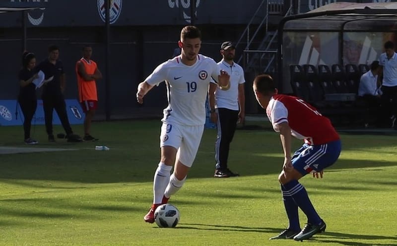 Kennet Hanner-López jugando por la Selección Chilena.