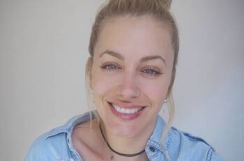 Cata Palacios se aburrió: enfrentó a los que la criticaron por posar en traje de baño