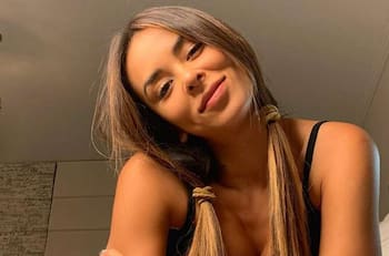 Jhendelyn Núñez recordó el verano con osado registro en bikini