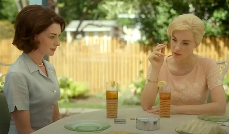 es protagonizada por Anne Hathaway y Jessica Chastain.