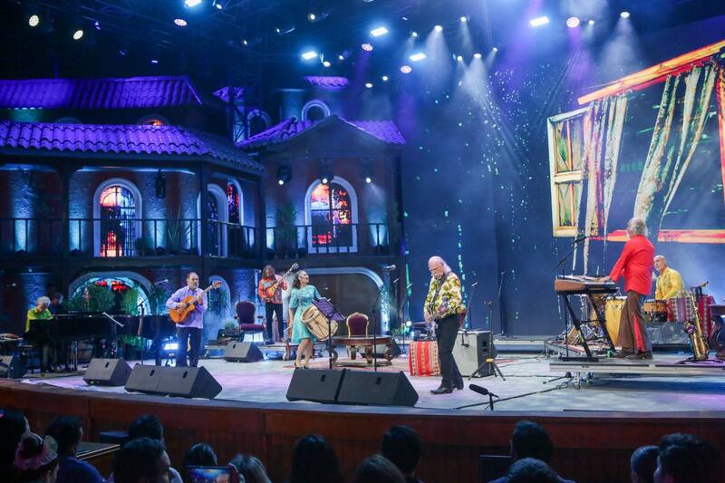 El llamativo escenario presentado por la banda de rock progresivo.