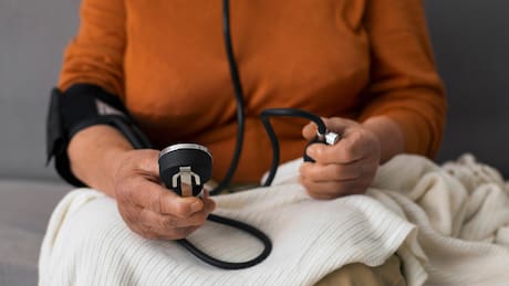 Tito Pizarro, médico cirujano y académico USACH: “Los factores ambientales que determinan la hipertensión pueden llegar a ser hasta un 70%”