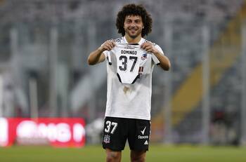 Volvió la cábala: esposa de Maxi Falcón compartió tierna foto de "Peluquita" apoyando a Colo Colo