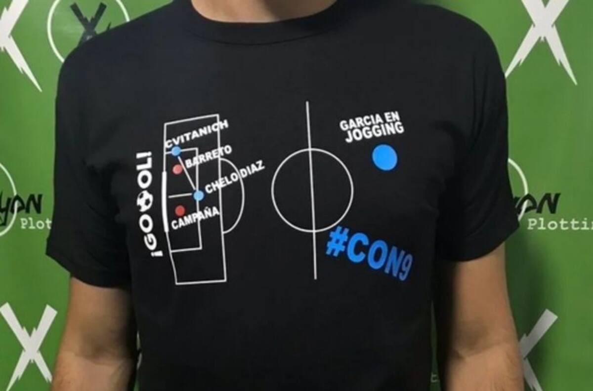 Hinchas de Racing crearon polera en homenaje a Marcelo Díaz por su gol