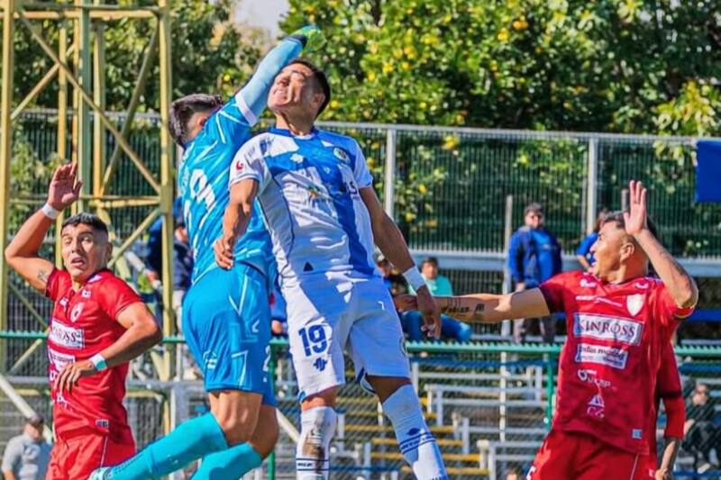 atajando en Deportes Copiapó.