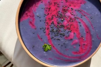 La sorprendente crema de verduras que cambia de color: receta fácil para probar en casa