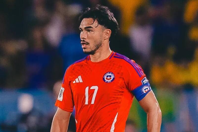 El defensor tuvo su primera capitanía con La Roja.