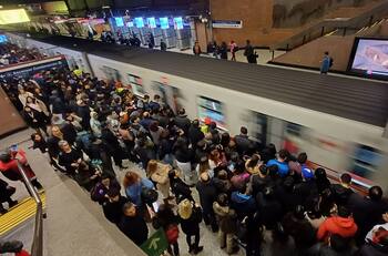 Revisa el horario del Metro de Santiago para este lunes 8 de diciembre