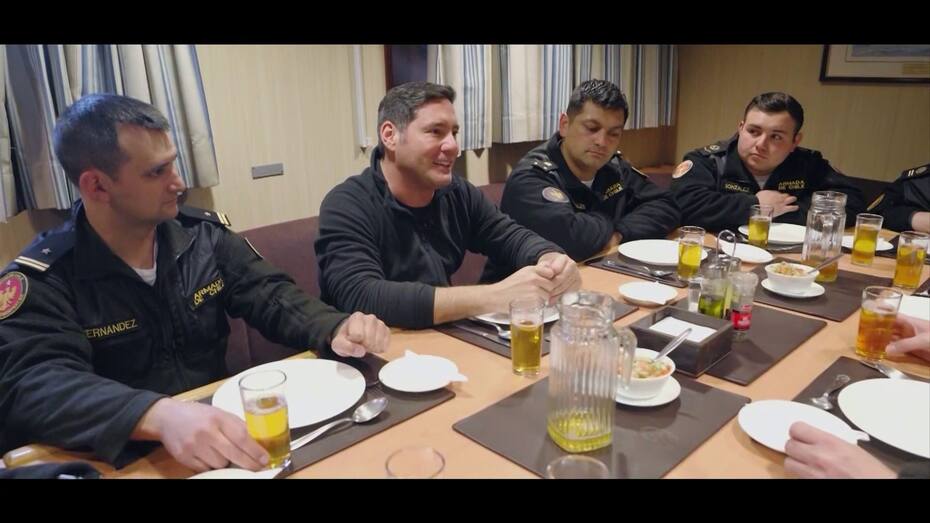 Pancho Saavedra durante el primer capítulo de la primera temporada de "Lugares que Hablan".