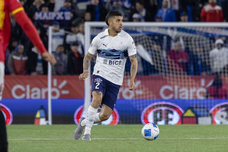 El defensor de los Cruzados. Foto: Felipe Escobedo.