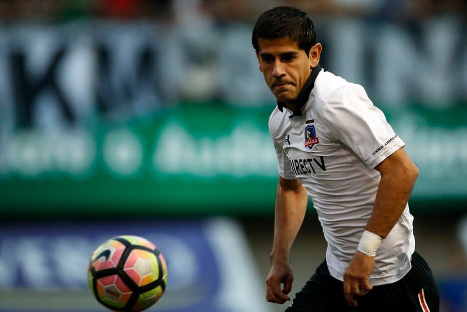 Julio Barroso defendiendo la camiseta de Colo Colo.