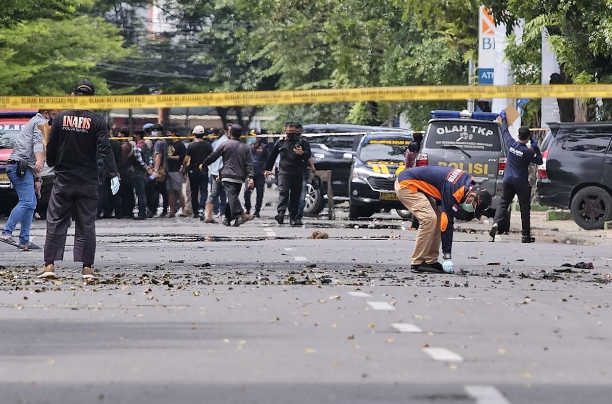 Matrimonio celebró aniversario con atentado suicida contra catedral en Indonesia