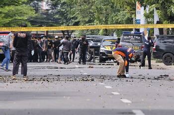 Matrimonio celebró aniversario con atentado suicida contra catedral en Indonesia