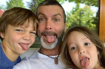 Hijos de Cristián Sánchez y Diana Bolocco derrochan estilo en Instagram con fotos haciendo surf