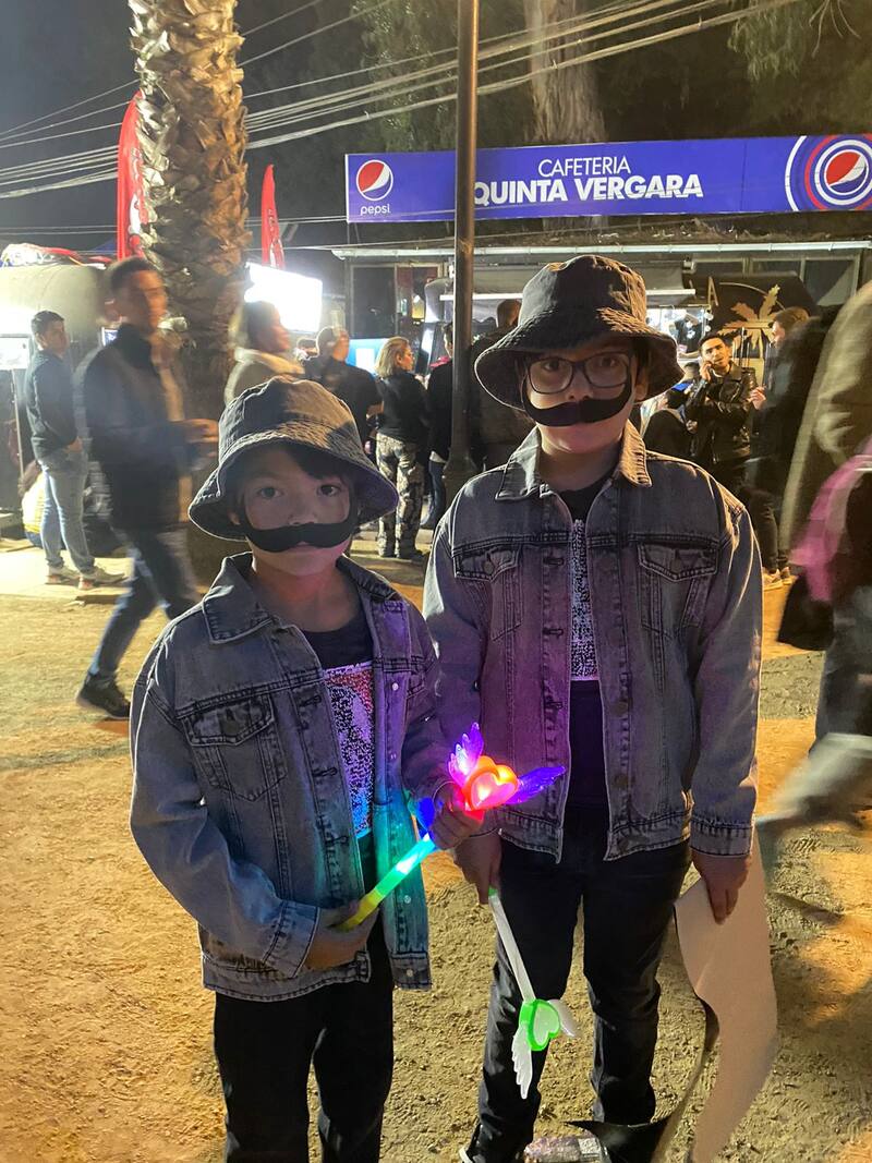 Los fanáticos llegaron a colmar la Quinta Vergara / Liana Vega y Fernanda Vielma