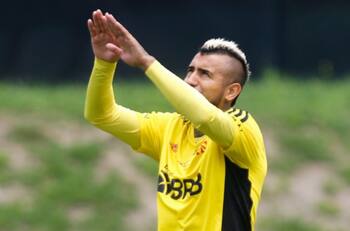 "Vuela alto, viejo querido": Arturo Vidal sacó la voz tras la muerte de su padre