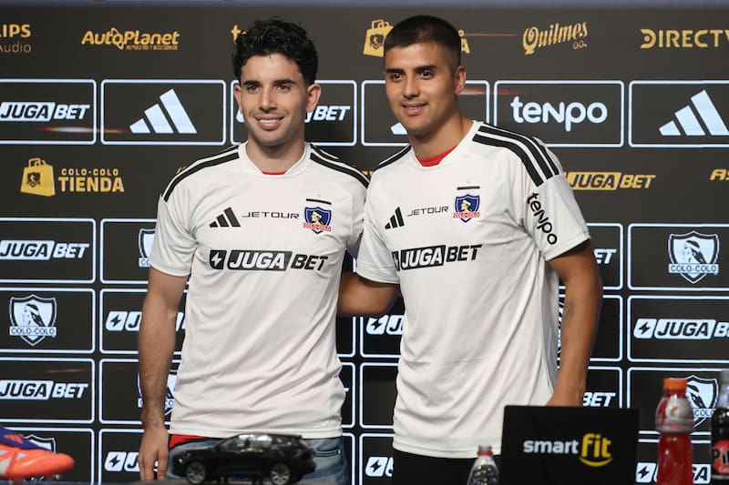 Los albos presentaron a Lautaro Pastrán y Álvaro Madrid. Foto: Agencia Aton.