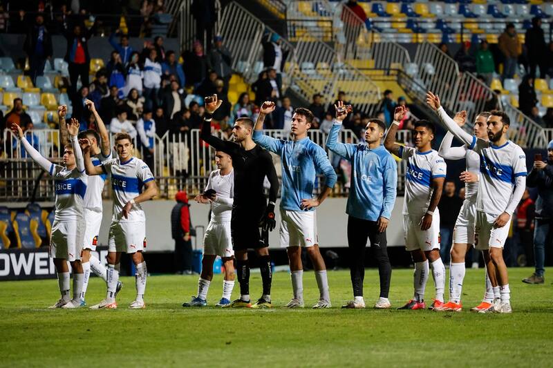 venció a Glorias Navales, duelo que marcó el debut de Ian Toro en el club. (Foto: Aton)
