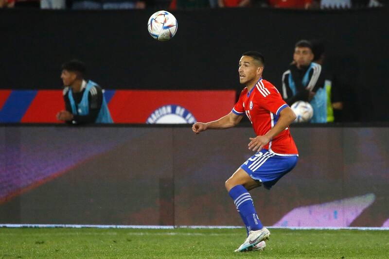 El lateral de La Roja podría descender en Portugal. Foto: Aton.