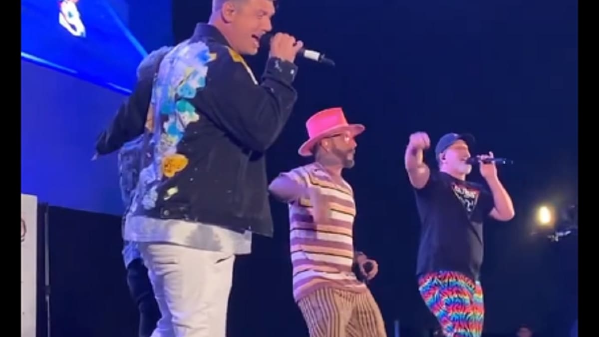 Integrantes de Backstreet Boys y NSYNC cumplieron el sueño de sus fanáticos y se presentaron juntos