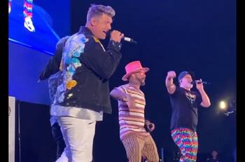 Integrantes de Backstreet Boys y NSYNC cumplieron el sueño de sus fanáticos y se presentaron juntos