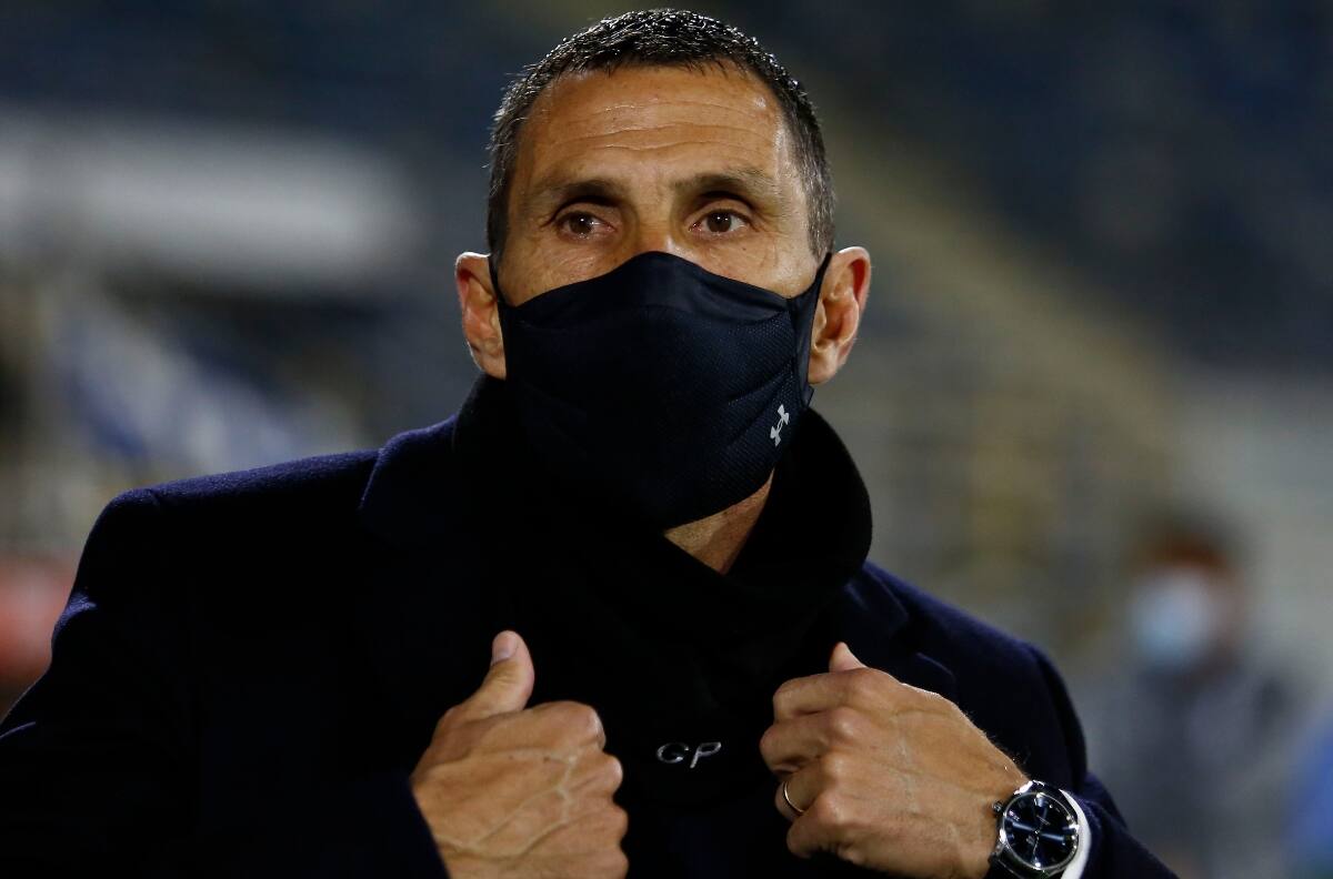 ¿Como en la UC? Gustavo Poyet tuvo un debut triunfal en amistoso con la Selección de Grecia
