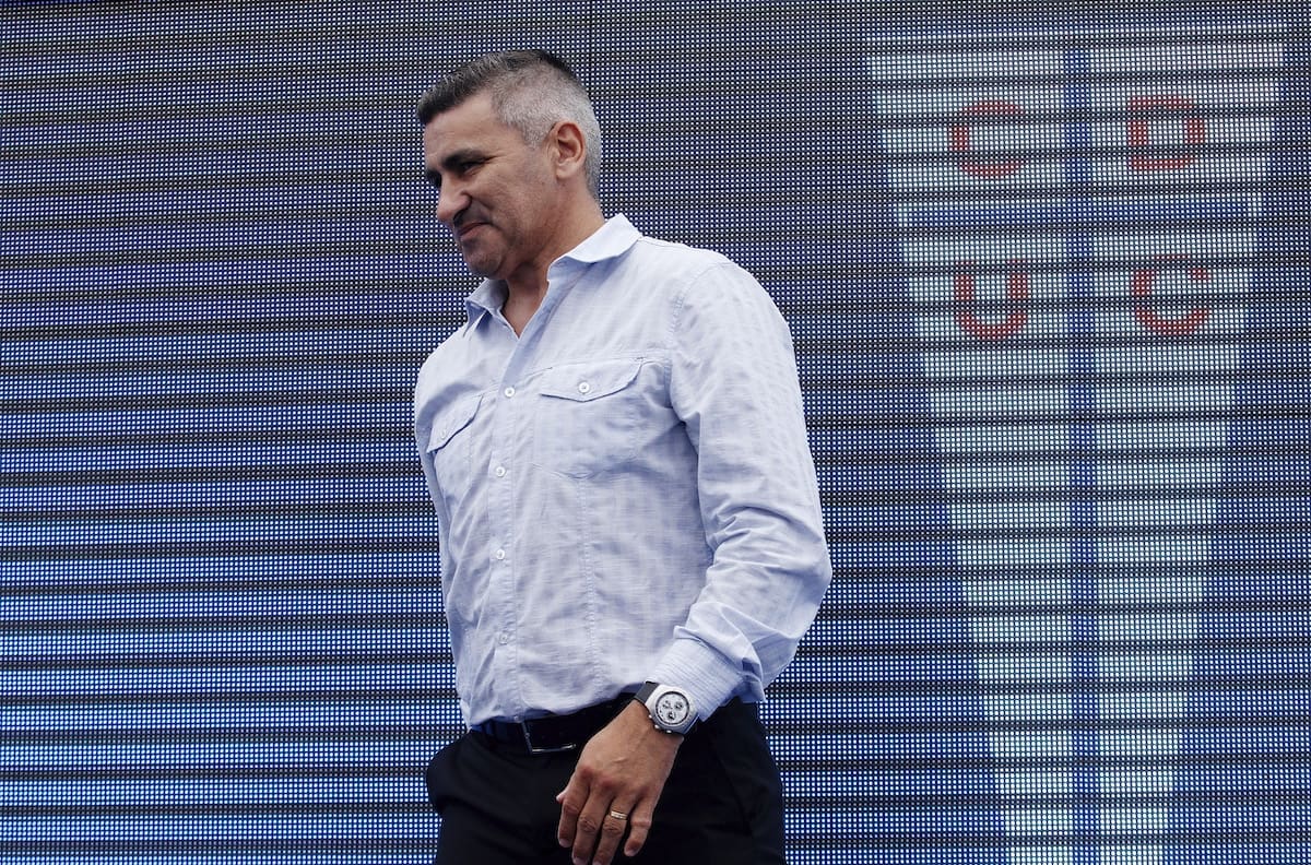 Un rival conocido: Alberto Acosta calentó los motores del partido entre la U y San Lorenzo