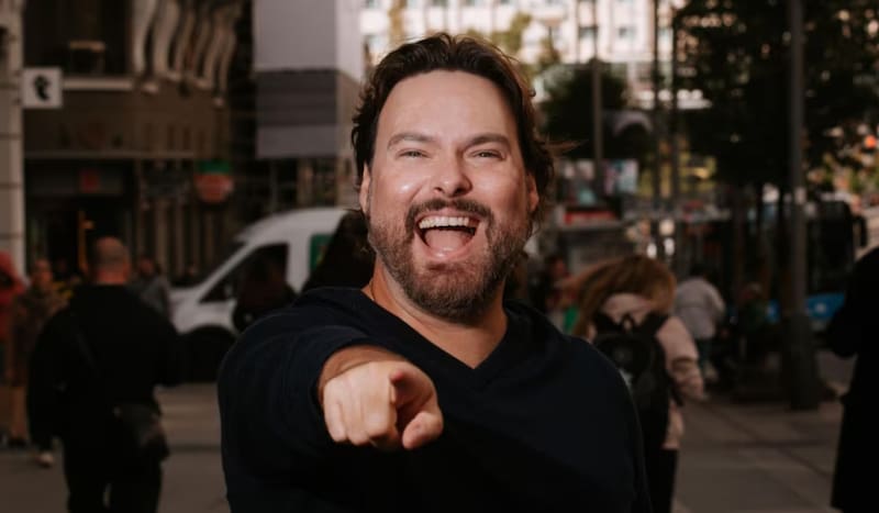 es criticado tras polémicos tweets contra Salvador Allende.