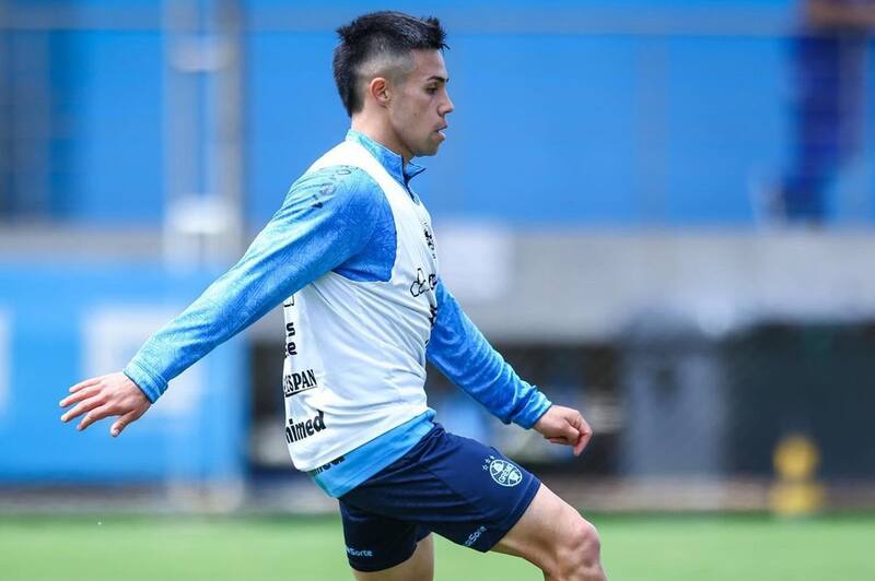 Alexander Aravena lleva dos goles en Gremio