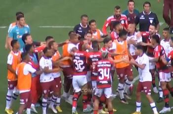 VIDEO | El tenso cruce entre Arturo Vidal y Felipe Melo en nueva derrota de Flamengo