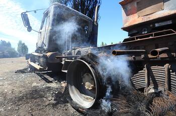 VIDEO | Desconocidos queman 25 camiones y disparan al aire en la Región del Biobío