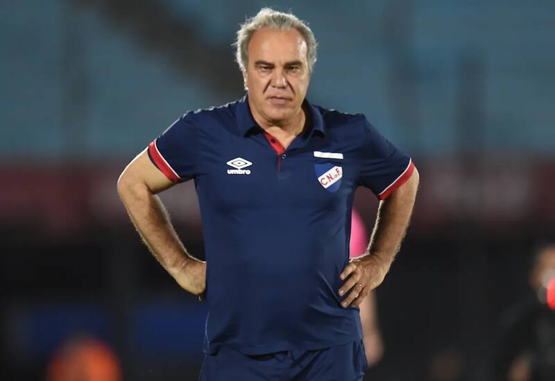 El ex entrenador de la Selección Chilena respaldó la adaptación de Eduardo Vargas a Nacional de Montevideo.