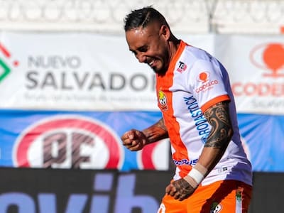 Cobresal celebra en el norte tras vencer a Unión La Calera por el Campeonato Nacional