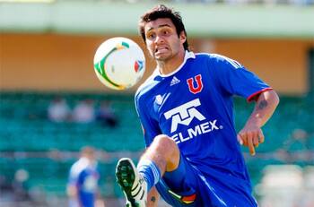 Carlos Bueno: "Me hubiese gustado seguir más tiempo en la U, me habría ido bien"