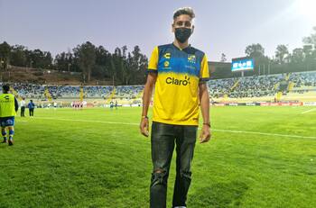 Alejandro Tabilo ganó la serie de Copa Davis para Chile y después se fue a ver a Everton a Sausalito