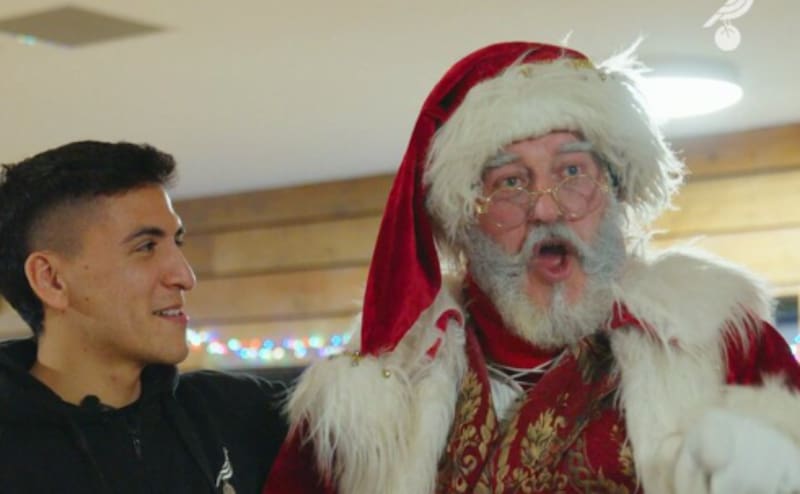 junto a Santa Claus.