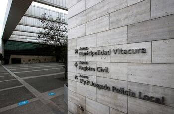 Caso Vitacura: Funcionaria reveló que debía dar sobres con dinero a ex-alcalde Raúl Torreallba