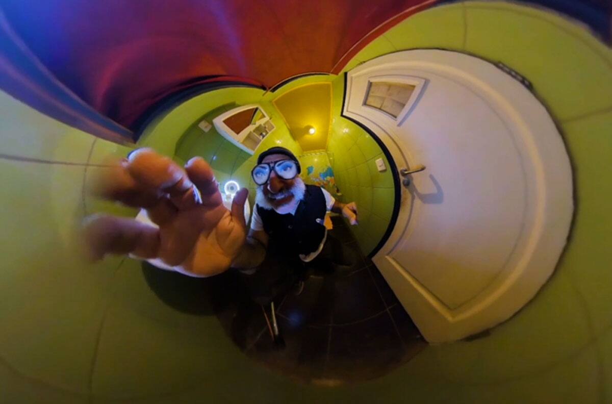 Chico Trujillo lanza video de su último single "Mil Versiones" y estrena su canal propio en YouTube