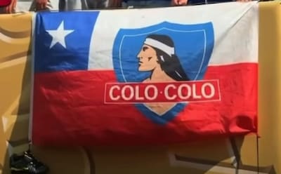 Insólito: hincha “incógnito” se fue sin zapatillas por poner una bandera de Colo Colo en el Mundial de Clubes