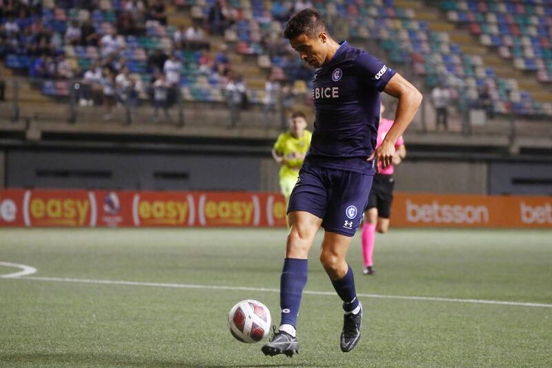 Franco Di Santo jugando por la UC. Foto: Agencia Aton.