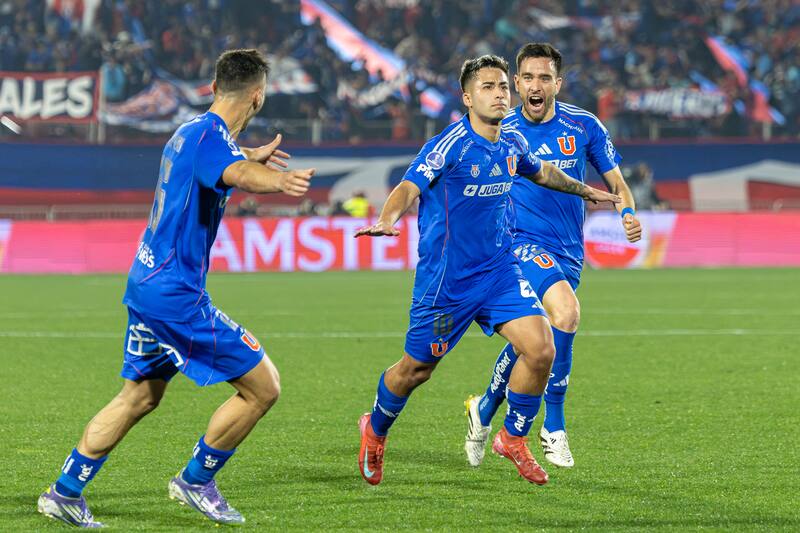 La U llega con ventaja gracias al gol del joven volante. Foto: Felipe Escobedo