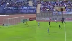 El golazo del año en Primera B: Augusto Barrios sorprendió con tanto de mitad de cancha contra Wanderers