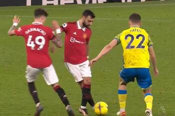 VIDEO | La rabona de Bruno Fernandes en Manchester United por la que fue comparado con Claudio "Bichi" Borghi