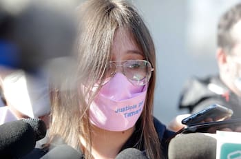 Padres de Tamara Moya llegaron a despedir a Tomás Bravo: "La familia quiso que estuviéramos acá"
