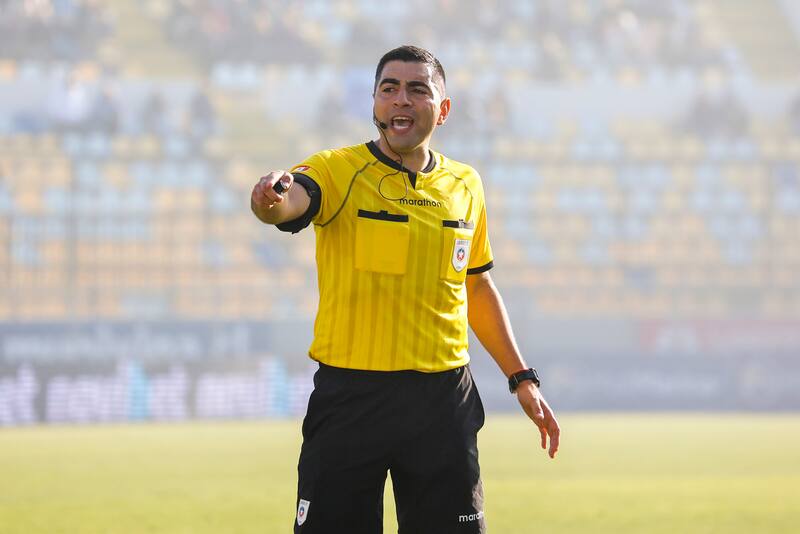 El réferi hizo su debut en Primera División con polémico partido /Photosport