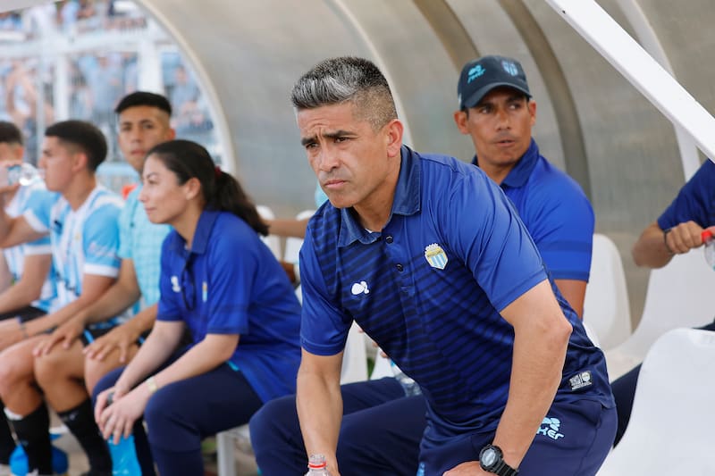 El año pasado ya estuvo al mando del equipo carabelero, cuando al técnico titular, Ronald Fuentes, lo castigaron.