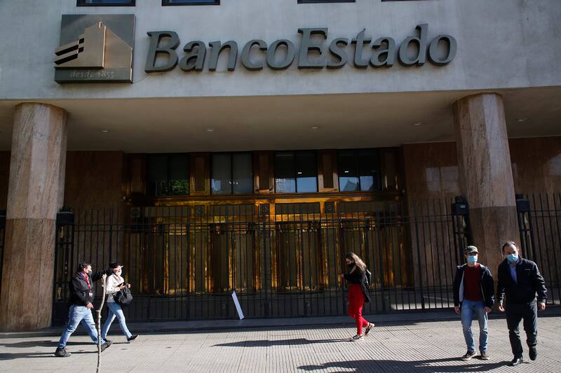 Revisa cuáles son las ofertas laborales en Banco Estado y cómo postular a estas. Créditos: ATON.