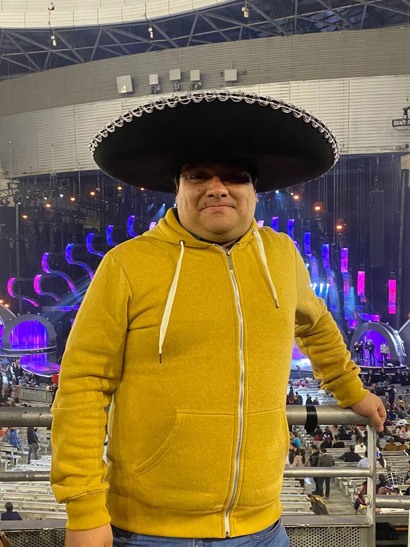 Fans esperando a Alejandro Fernández en Viña 2023